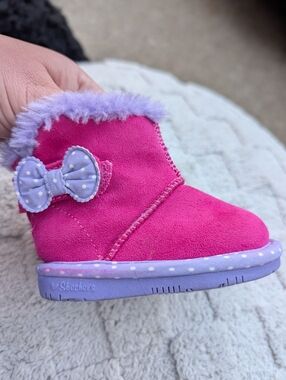 Baby Girls Velcro Lined Skechers Boots Size 2